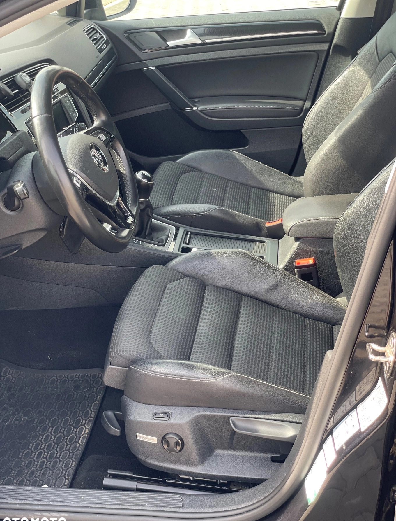 Volkswagen Golf cena 36777 przebieg: 170000, rok produkcji 2015 z Puławy małe 191
